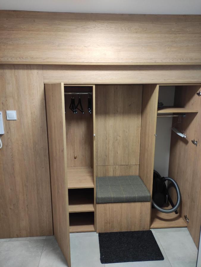 Apartament Airport Breslavia Esterno foto